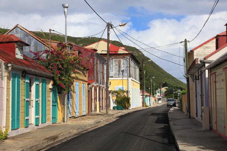 Французский остров La Désirade в Карибском море: деревня Beau Sejour