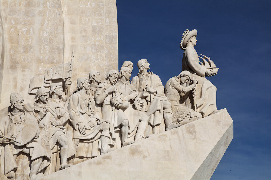 Памятник открытиям на набережной Belém 