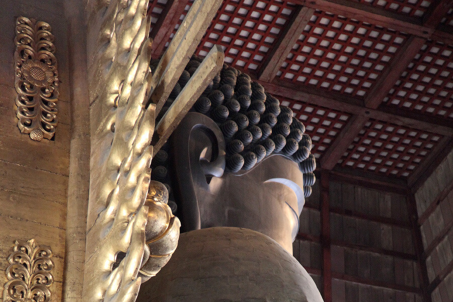Статуя Сидящего Будды в храме Todai-ji