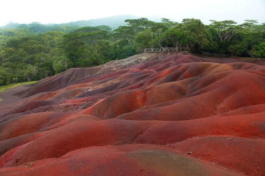 Разноцветные дюны Chamarel на Маврикии